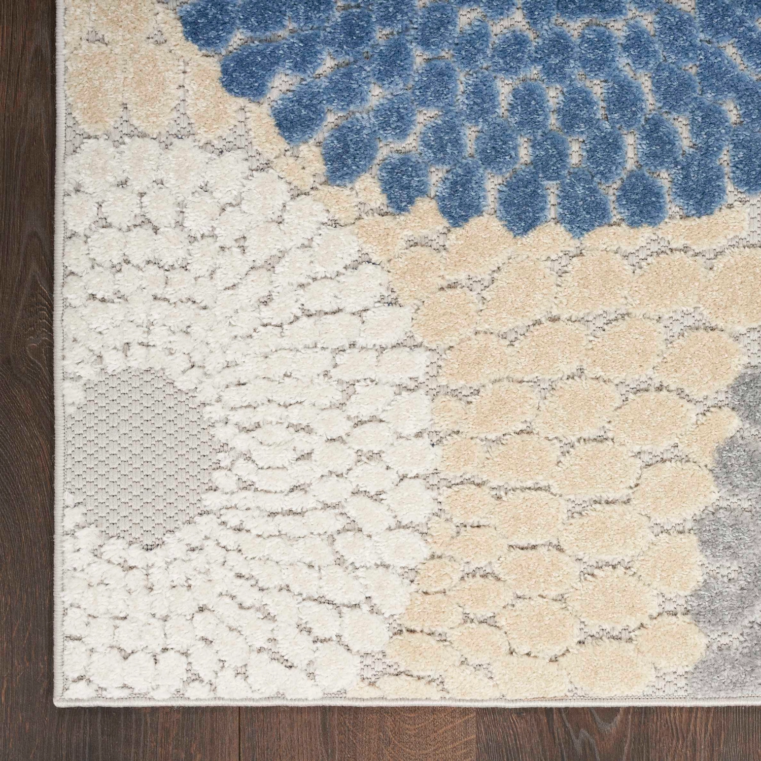 Aloha Rug Blue Grey 5 x 7 Close Up of Rug Corner and Edges