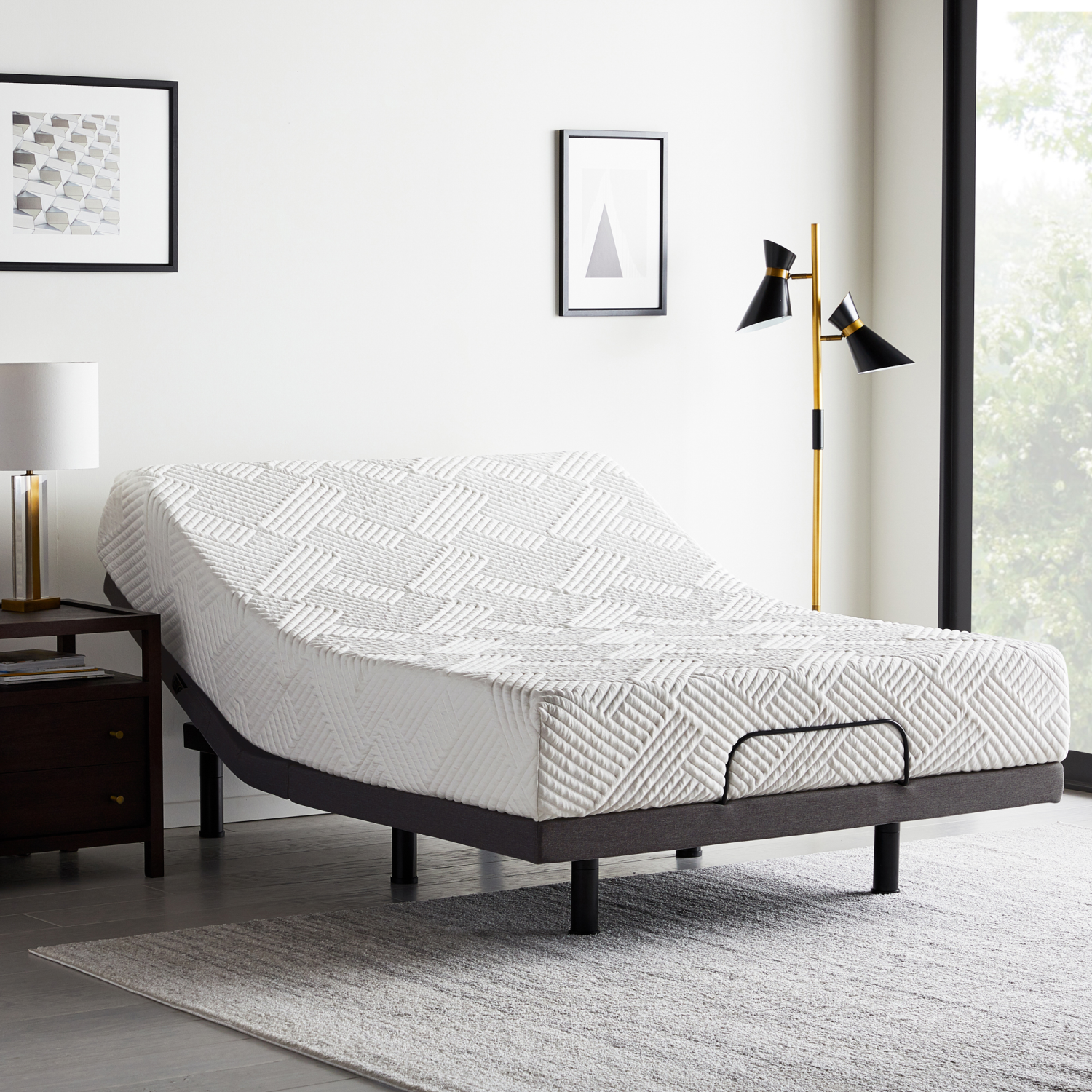 M555 Adjustable Base Lifestyle Image with Mattress