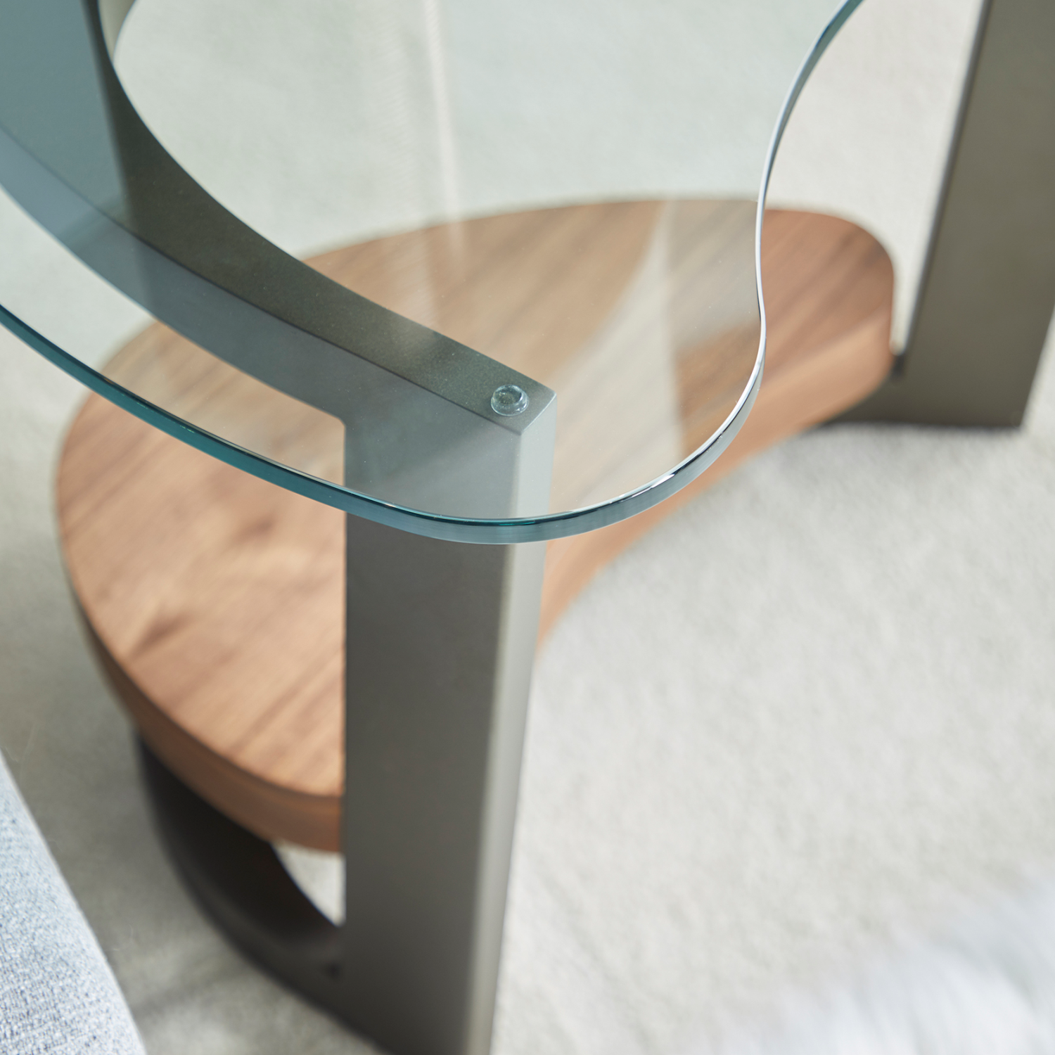 Maui End Table Close Up of Curved Glass