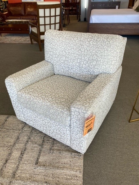 Caroline Chair in Sabor Parchment