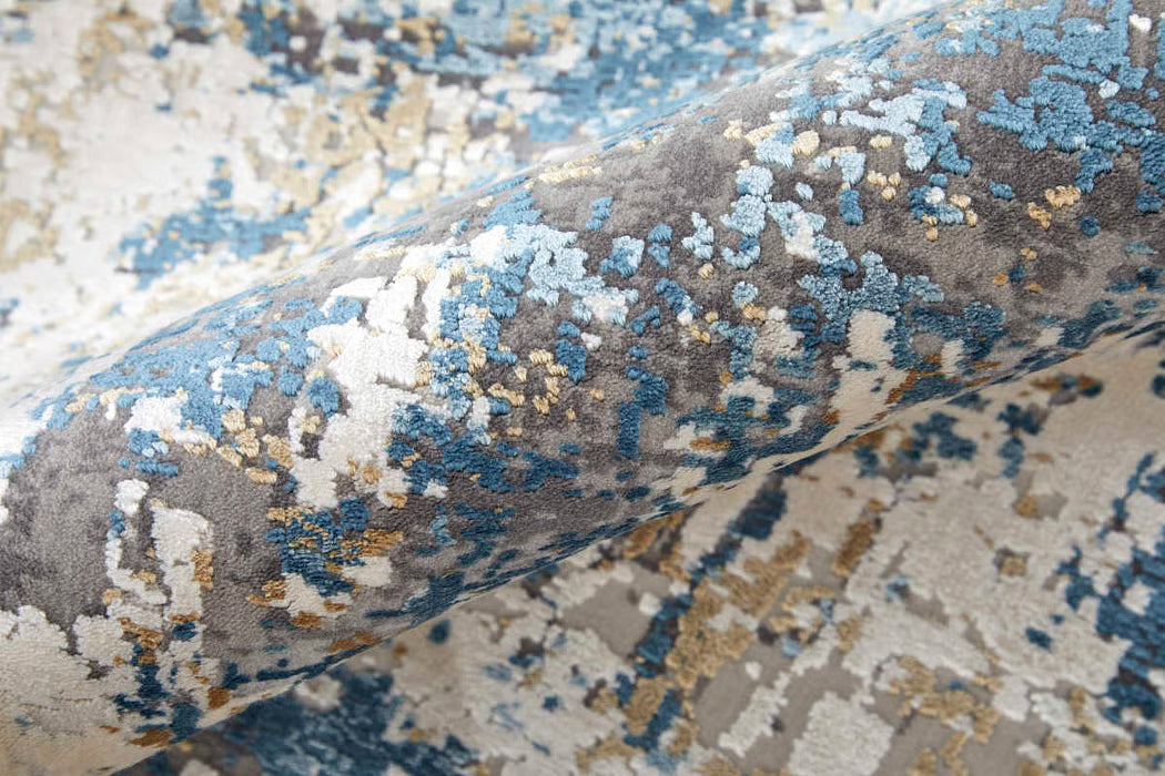 Cadiz 7'9" x 11' Area Rug in Blue & Ivory