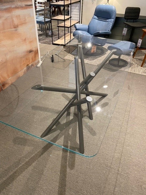 Trica Quantum Dinning Table In Champagne