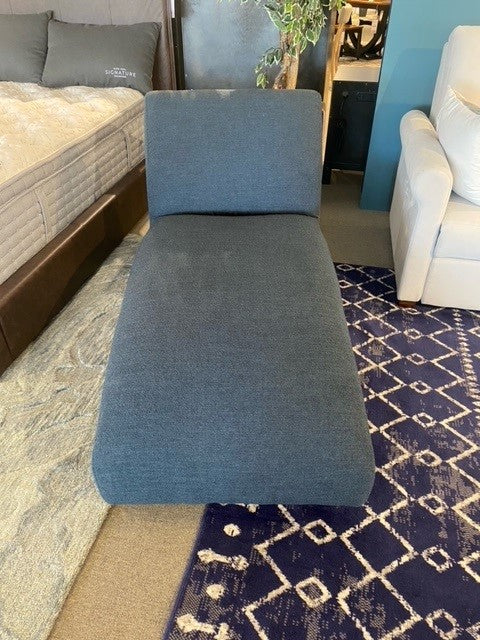 Myles Chaise lounge in Panko Marine