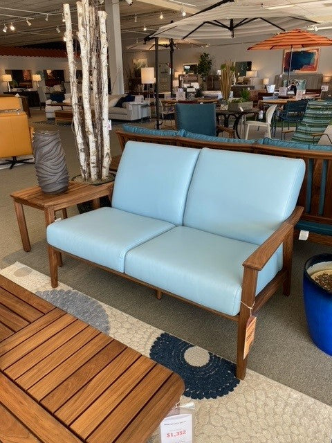 Jensen Tempo outdoor Loveseat w Cushions in Raindrop leather